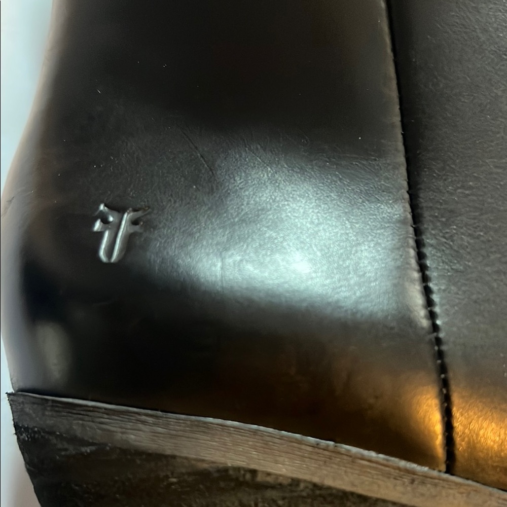 Frye Megan Side Zip Black Leather Ankle Booties Size 9 NWT - Picture 5 of 13